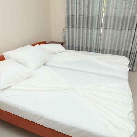Lavonka Tourist Rest 호텔 아누라다푸라 외부 사진